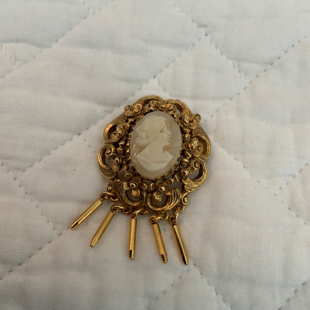 Vintage Florenza Cameo Brooch 35$